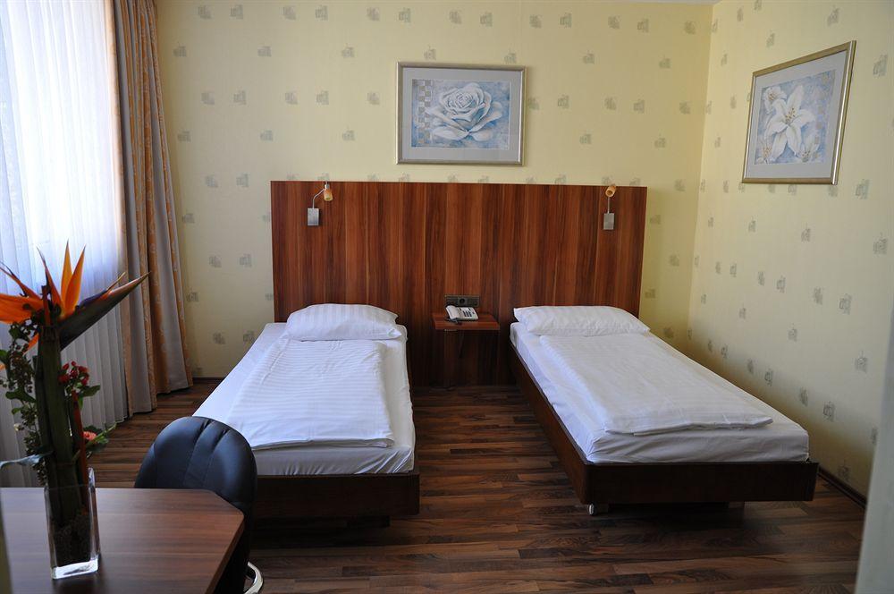 Hotel Astoria Francfort-sur-le-Main Extérieur photo