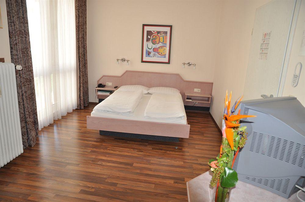 Hotel Astoria Francfort-sur-le-Main Extérieur photo