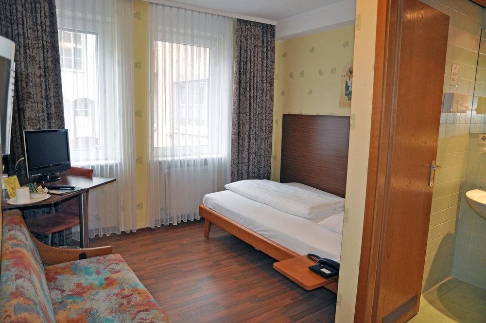 Hotel Astoria Francfort-sur-le-Main Extérieur photo