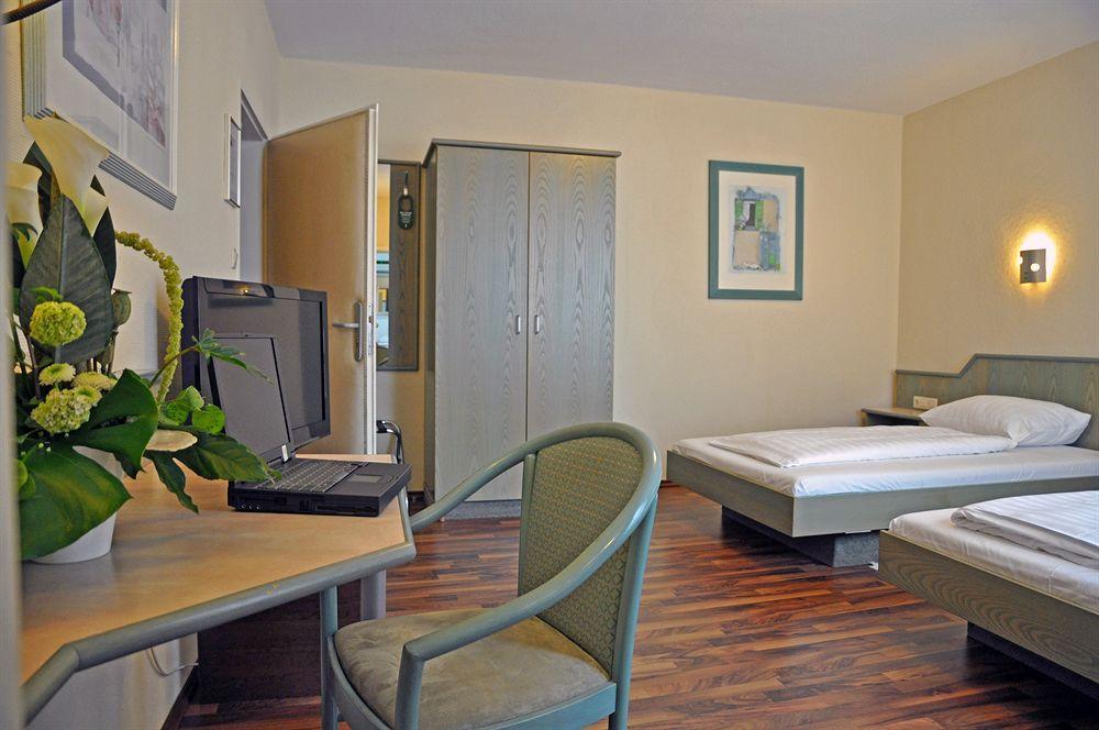 Hotel Astoria Francfort-sur-le-Main Extérieur photo