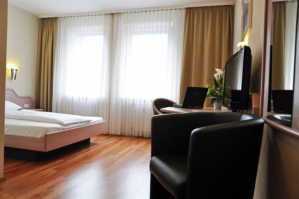 Hotel Astoria Francfort-sur-le-Main Extérieur photo