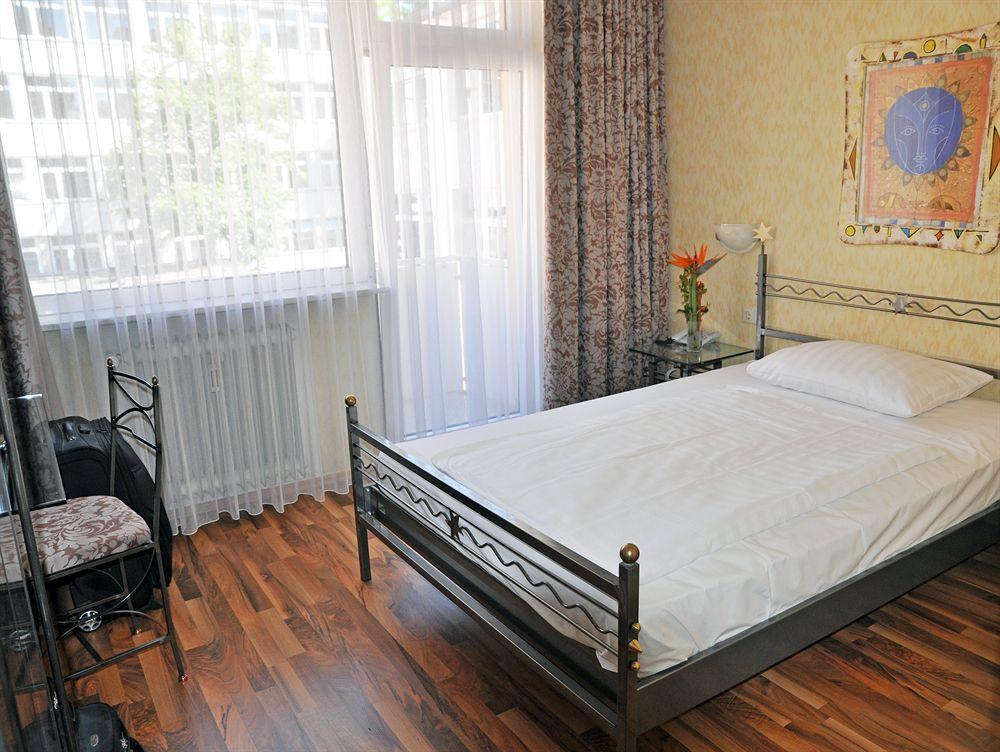 Hotel Astoria Francfort-sur-le-Main Extérieur photo
