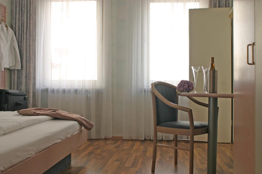 Hotel Astoria Francfort-sur-le-Main Chambre photo