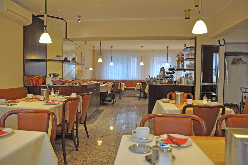 Hotel Astoria Francfort-sur-le-Main Extérieur photo